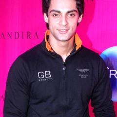 Karan Wahi_22
