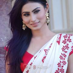 Mouni Roy_12