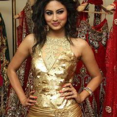 Mouni Roy_36