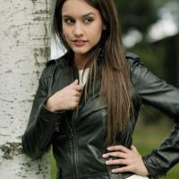 Megan Montaner_17