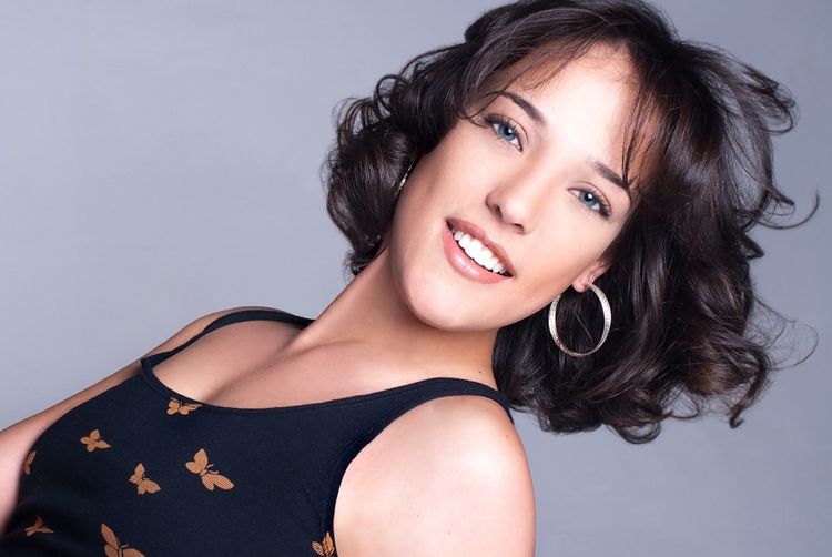 Адриана Биролли, Adriana Birolli, Адриана Биролли бразильская актриса.