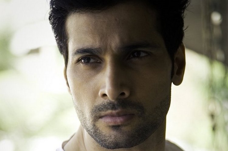 Ахам Шарма индийский актер