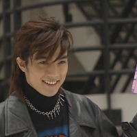 E_mo_zai_shen_bian (1)