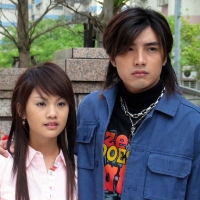 E_mo_zai_shen_bian (2)