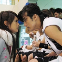 E_mo_zai_shen_bian (5)