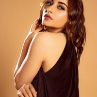 Niyati Fatnani14